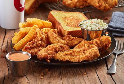 New 4, 5, or 6 Piece Chicken Finger Plates Featured at Zaxby's for a Limited Time