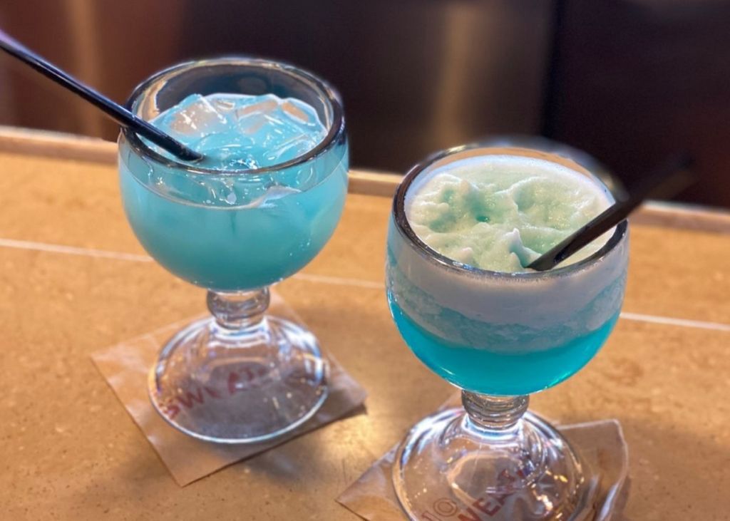 Applebee's Launches New 5 Snowy Sips this Month with the Blue Raspberry Freeze and Tipsy Snowman