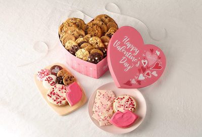 Mrs. Fields Launches the 2021 Valentine's Day Collection: Cookies, Cakes, Sweets & More Mrs. Fields Launches the 2021 Valentine's Day Collection: Cookies, Cakes, Sweets & More