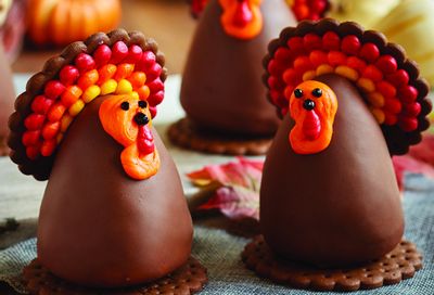 Thanksgiving Themed Lil’ Gobblers Arrive at Carvel for a Limited Time Only 